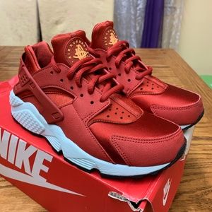 Nike Huarache - Cinnabar - Size 6.5W
